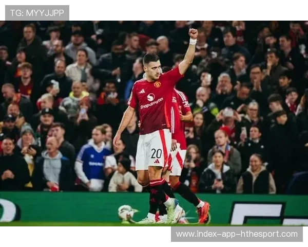 曼联关注边卫布朗，准备在冬季转会市场出手，曼联布阵